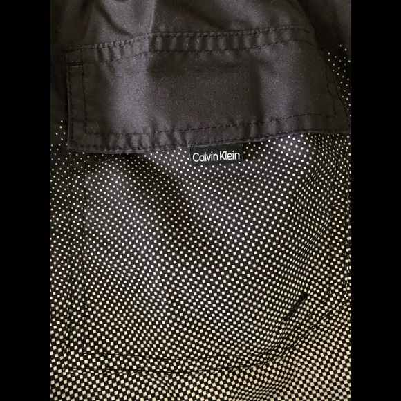 Calvin Klein. Size S . VOLLEY / SWIM SHORTS - Picture 4 of 5